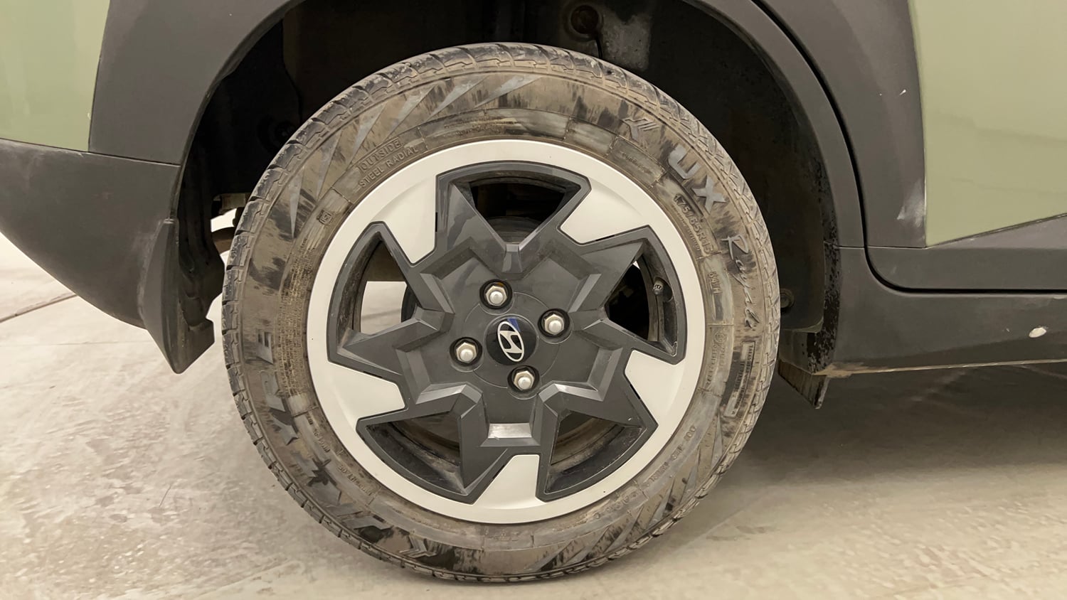 Used 2024 Hyundai Exter SX 1.2 AMT Petrol Automatic tyres RIGHT REAR TYRE RIM VIEW