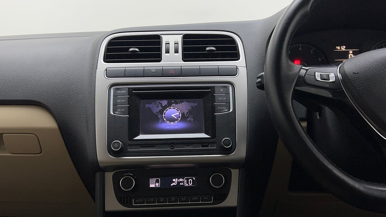 Used 2017 Volkswagen Ameo Highline1.2L (P) Petrol Manual interior MUSIC SYSTEM & AC CONTROL VIEW