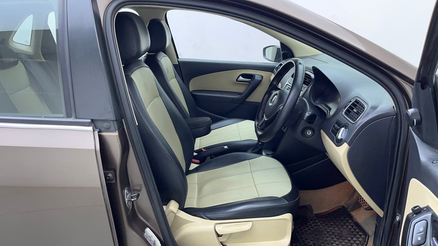 Used 2016 Volkswagen Ameo Highline 1.5L AT Diesel Automatic interior RIGHT SIDE FRONT DOOR CABIN VIEW