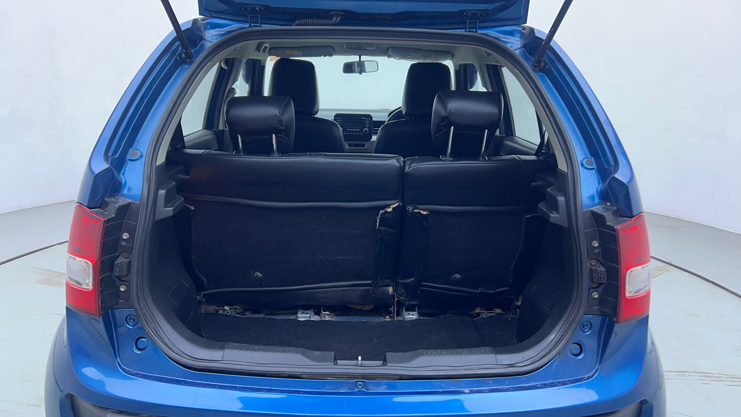 Used 2018 Maruti Suzuki Ignis Delta 1.2 MT Petrol Manual interior DICKY INSIDE VIEW