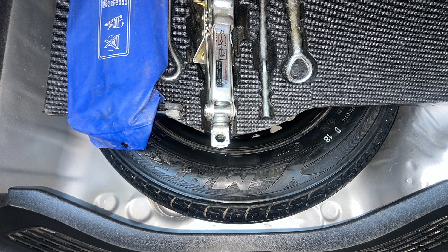 Used 2016 Honda Jazz S Petrol Petrol Manual tyres SPARE TYRE VIEW