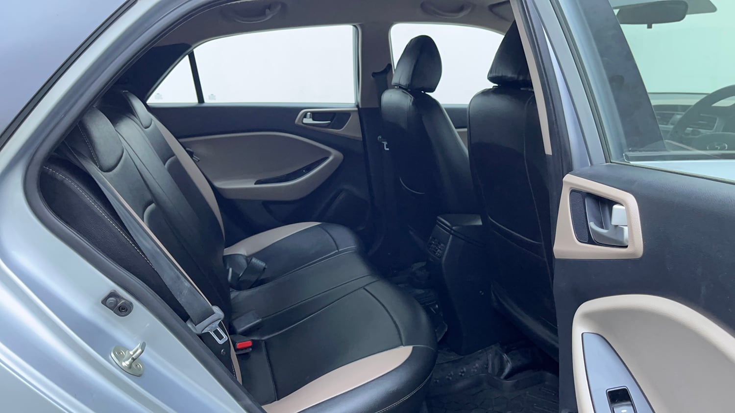 Used 2020 Hyundai Elite i20 Sportz Plus 1.2 Petrol Manual interior RIGHT SIDE REAR DOOR CABIN VIEW