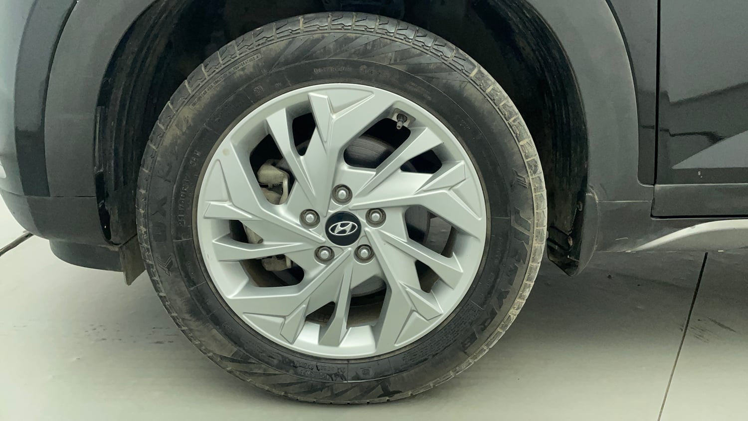 Used 2024 Hyundai Creta SX 1.5 Petrol Petrol Manual tyres LEFT FRONT TYRE RIM VIEW