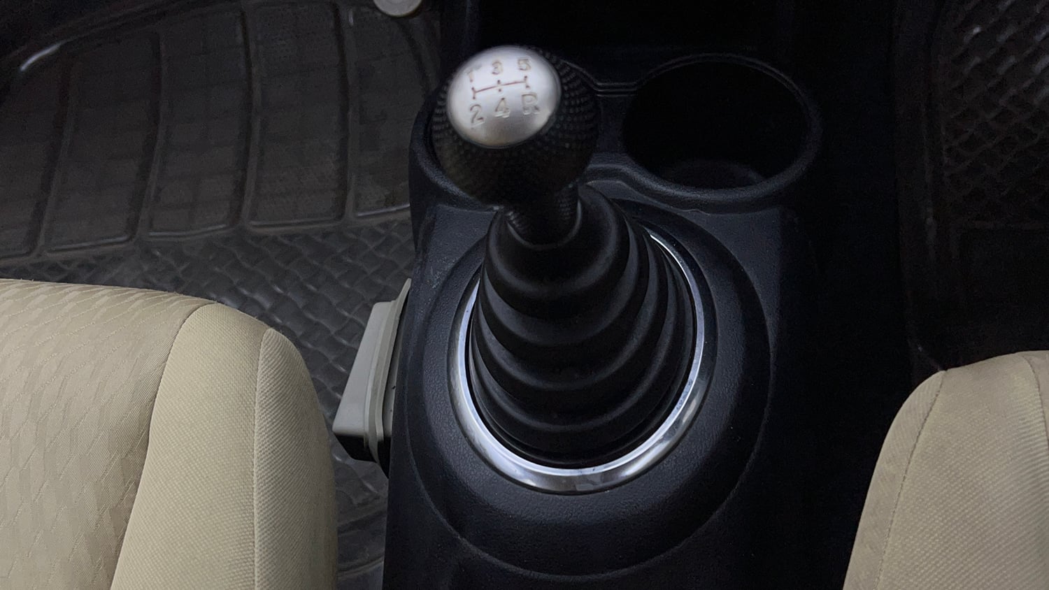 Used 2014 Honda Amaze 1.2 S i-VTEC Petrol Manual interior GEAR  KNOB VIEW