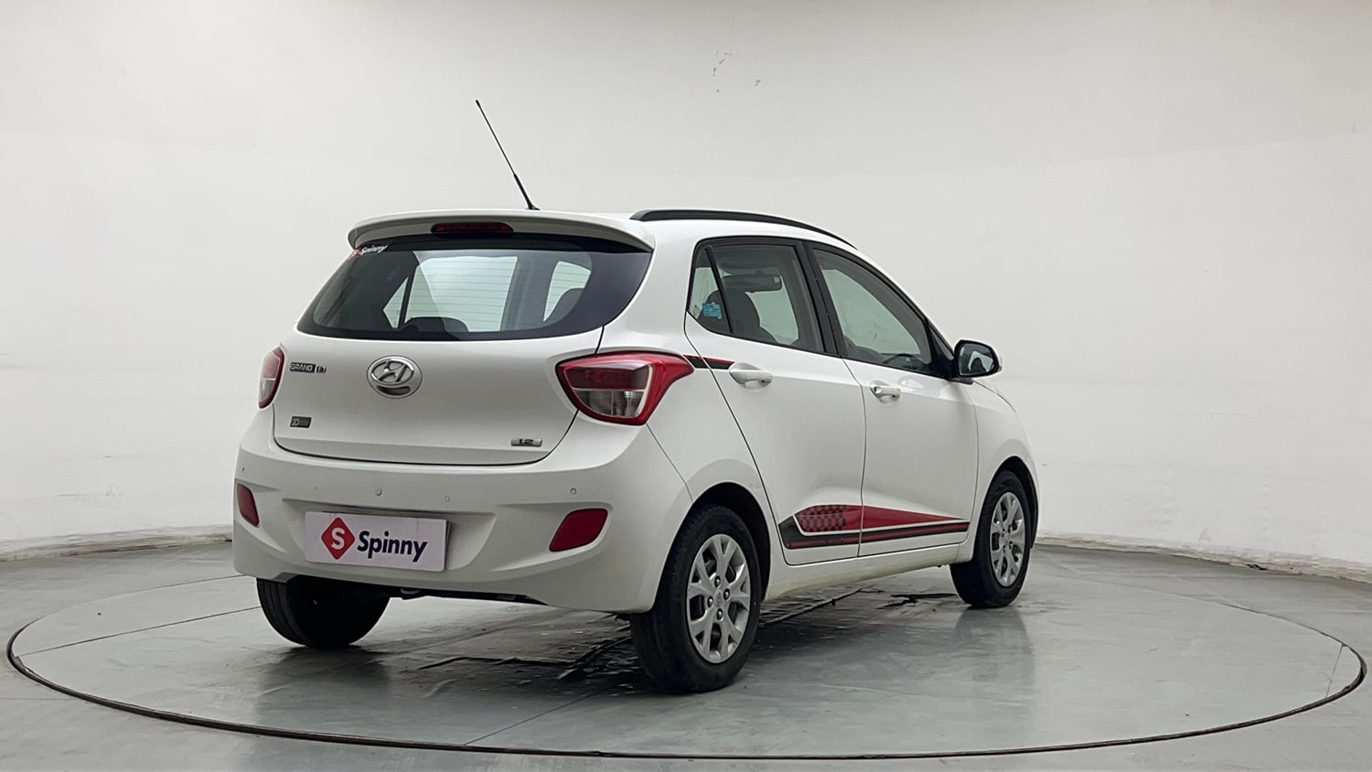 Used 2016 Hyundai Grand i10 Anniversary Edition Petrol Manual exterior RIGHT REAR CORNER VIEW