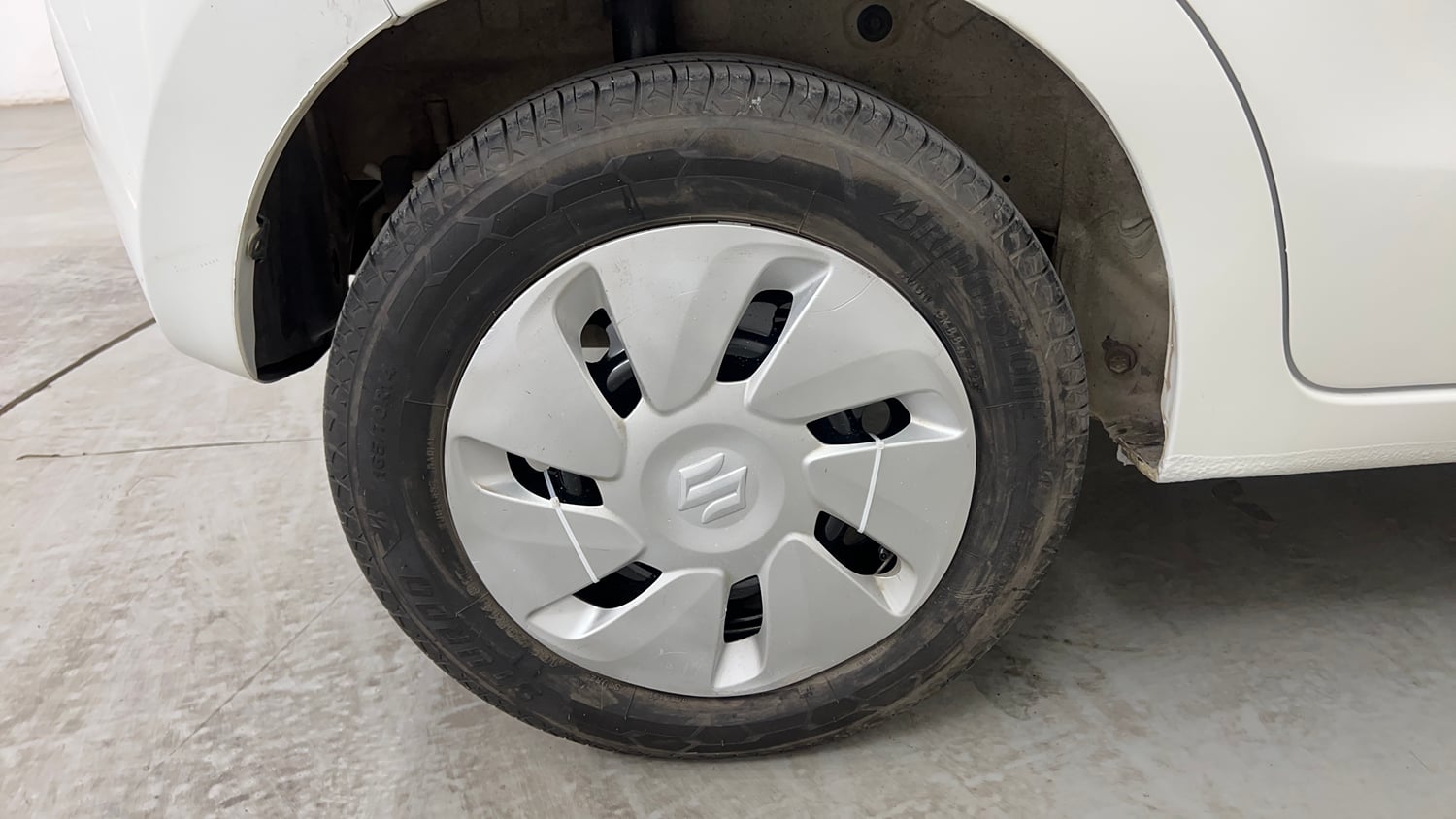 Used 2014 Maruti Suzuki Celerio VXi Petrol Manual tyres RIGHT REAR TYRE RIM VIEW