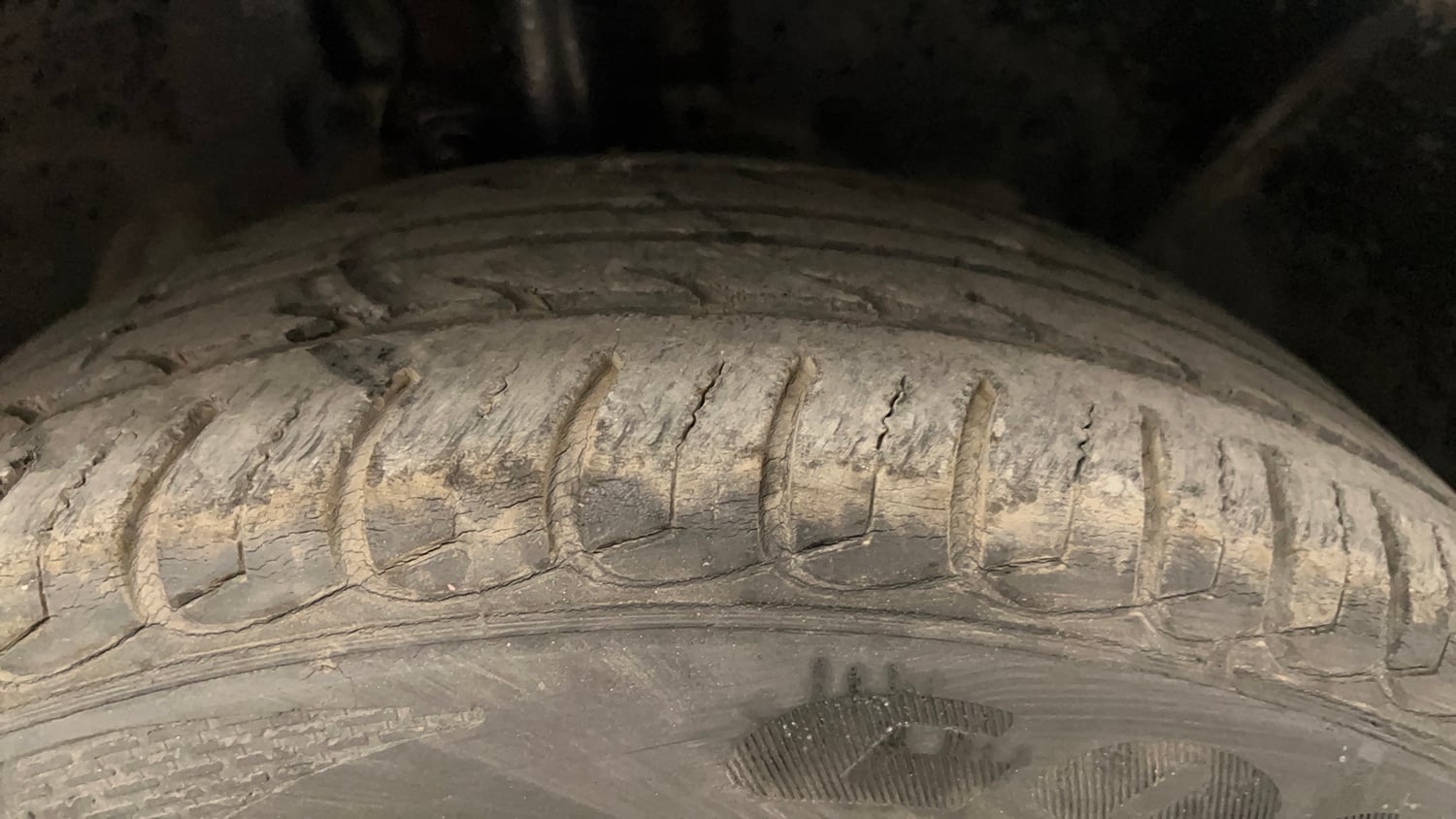 Used 2018 Ford EcoSport Titanium 1.5L Ti-VCT Petrol Manual tyres RIGHT FRONT TYRE TREAD VIEW