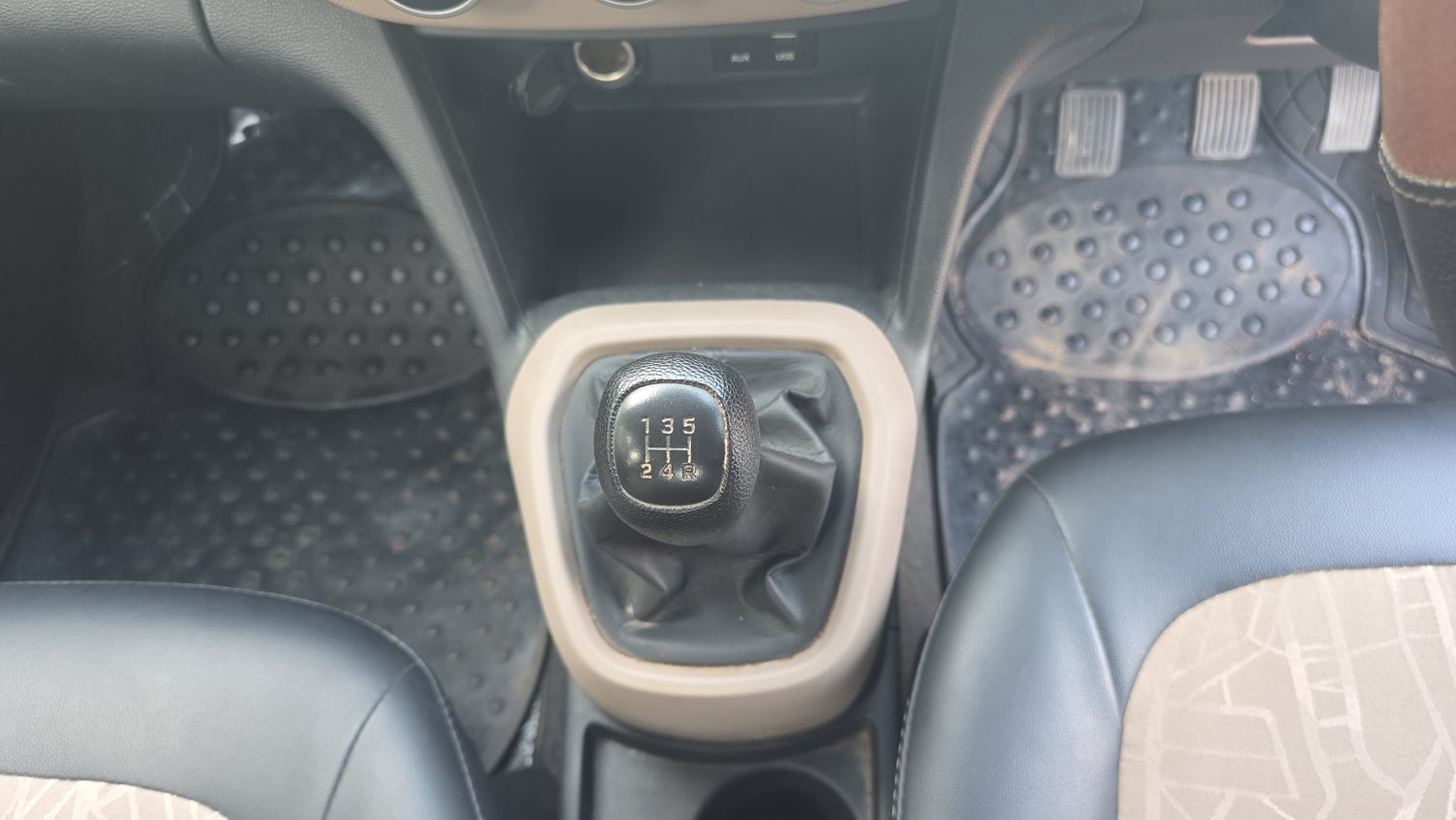 Used 2018 Hyundai Grand i10 Magna 1.2 Kappa VTVT Petrol Manual interior GEAR  KNOB VIEW