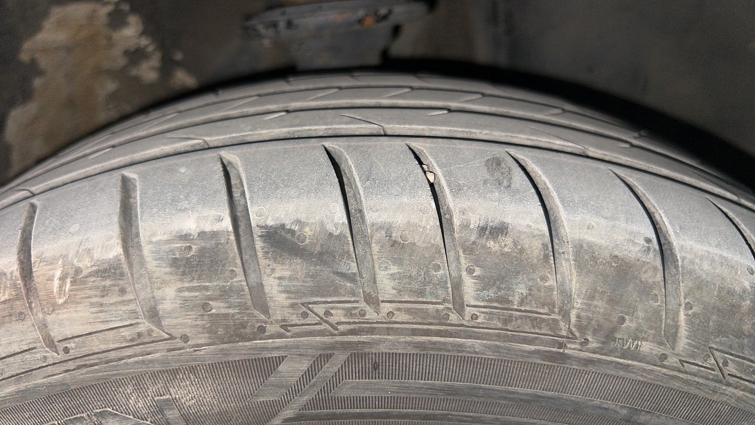 Used 2017 Maruti Suzuki Ignis Zeta 1.2 AMT Petrol Automatic tyres RIGHT FRONT TYRE TREAD VIEW