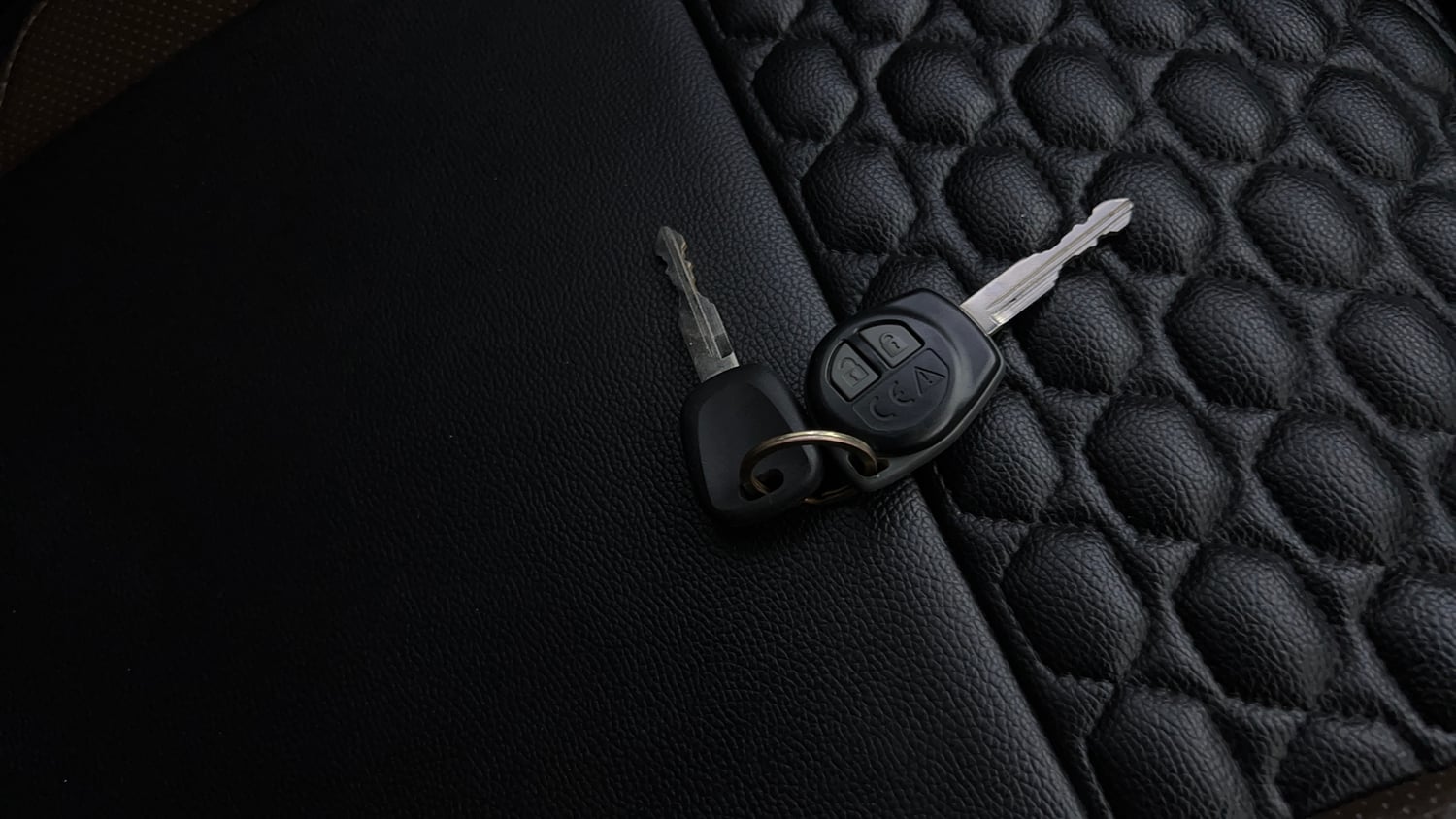 Used 2023 Maruti Suzuki Brezza Vxi AT Petrol Automatic extra CAR KEY VIEW