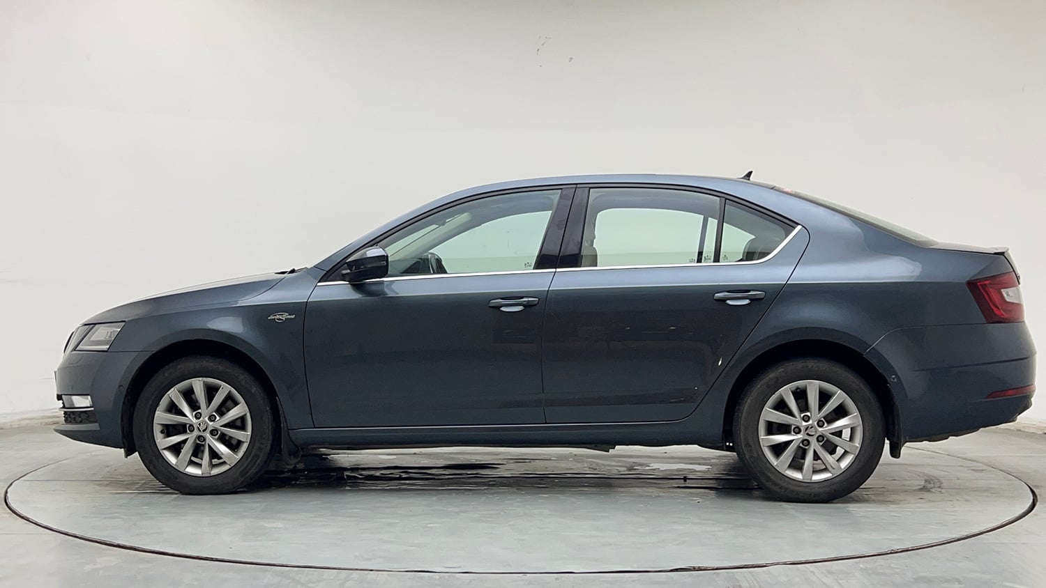 Used 2018 Skoda Octavia 1.8 TSI L&K Petrol Automatic exterior LEFT SIDE VIEW