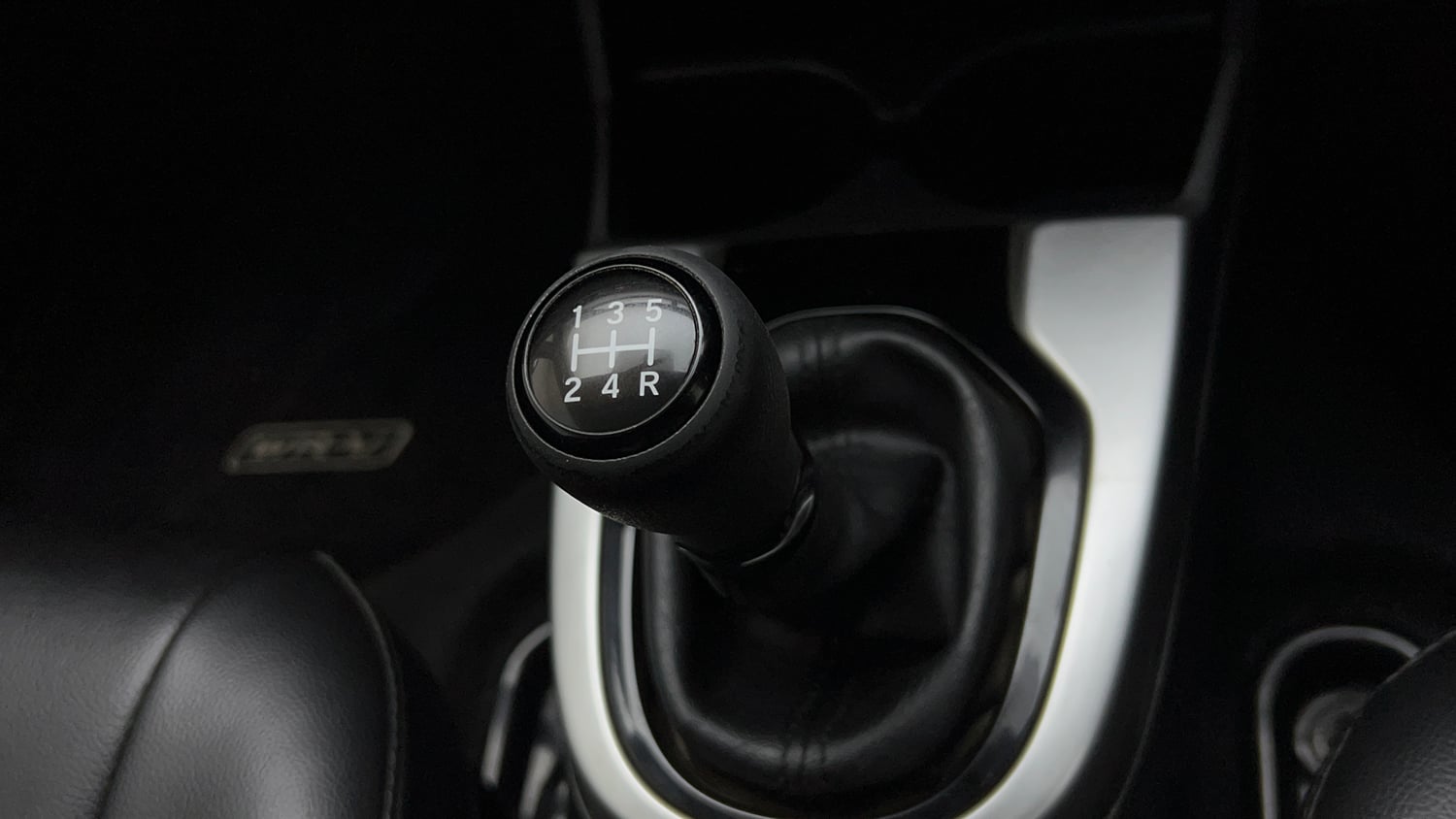 Used 2018 Honda WR-V VX MT Petrol Petrol Manual interior GEAR  KNOB VIEW