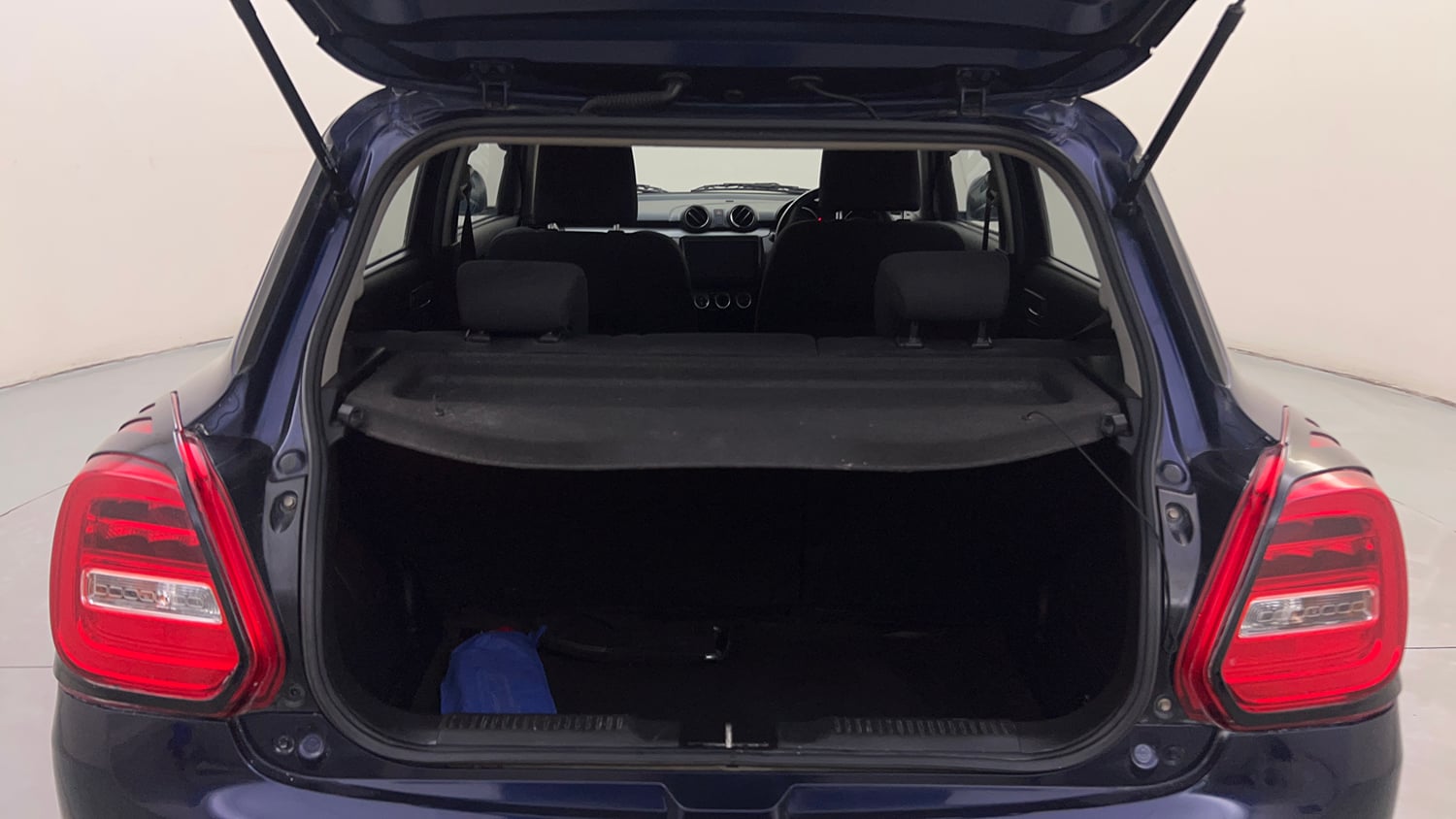Used 2018 Maruti Suzuki Swift ZXi AMT Petrol Automatic interior DICKY INSIDE VIEW