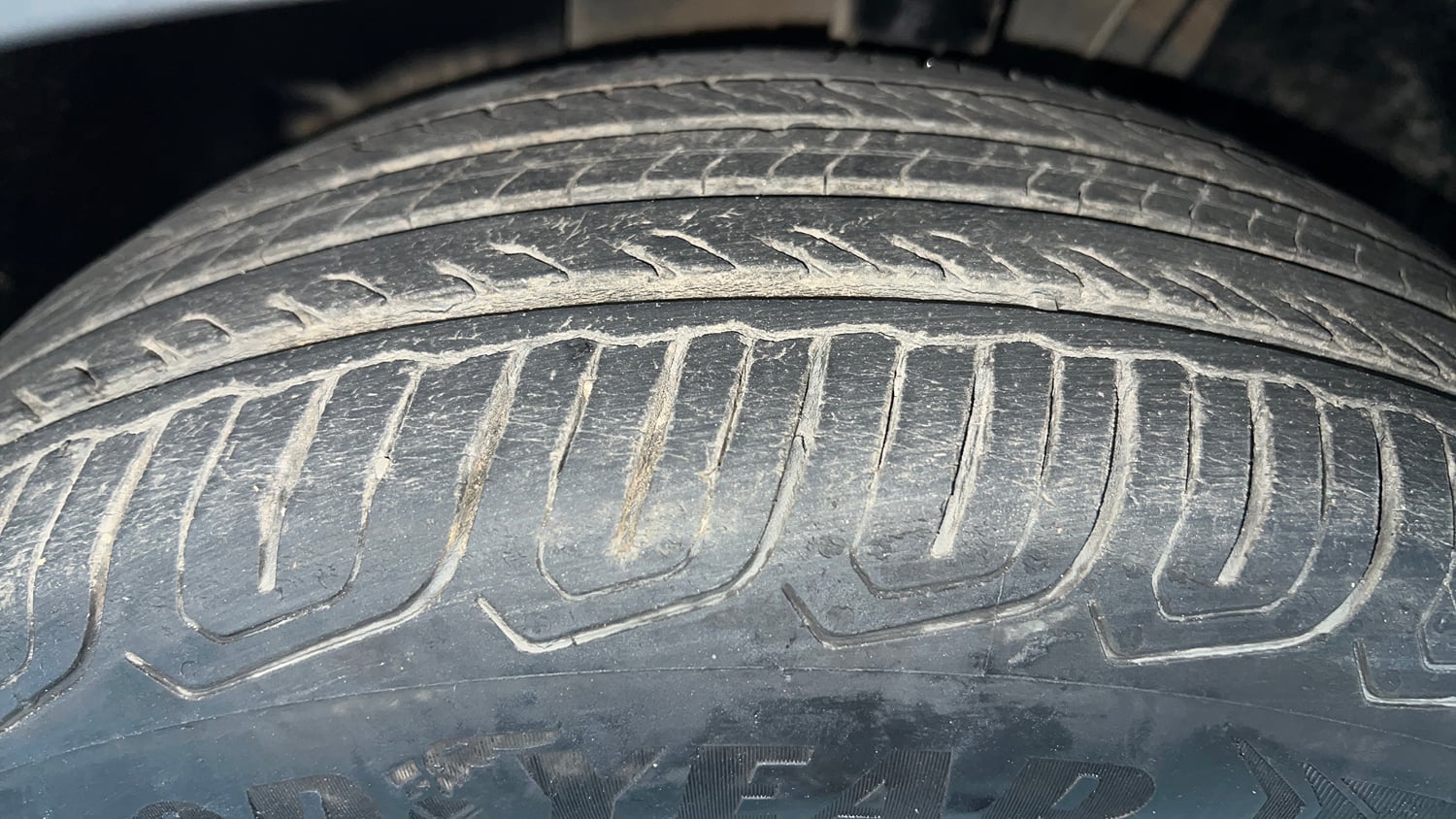 Used 2023 Volkswagen Taigun Highline 1.0 TSI MT Petrol Manual tyres LEFT FRONT TYRE TREAD VIEW