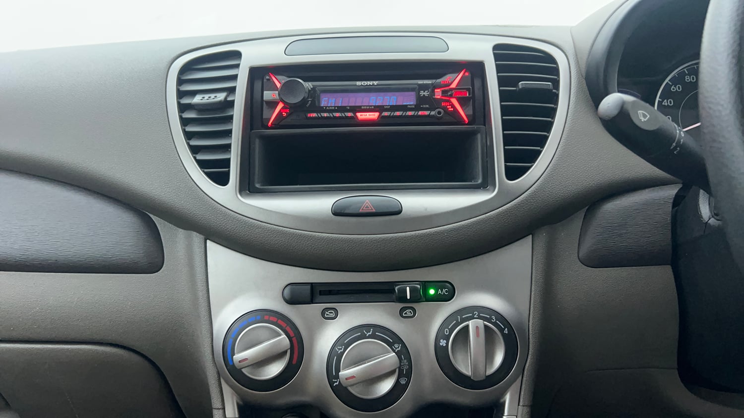 Used 2016 Hyundai i10 Magna 1.1 iRDE2 Petrol Manual interior MUSIC SYSTEM & AC CONTROL VIEW