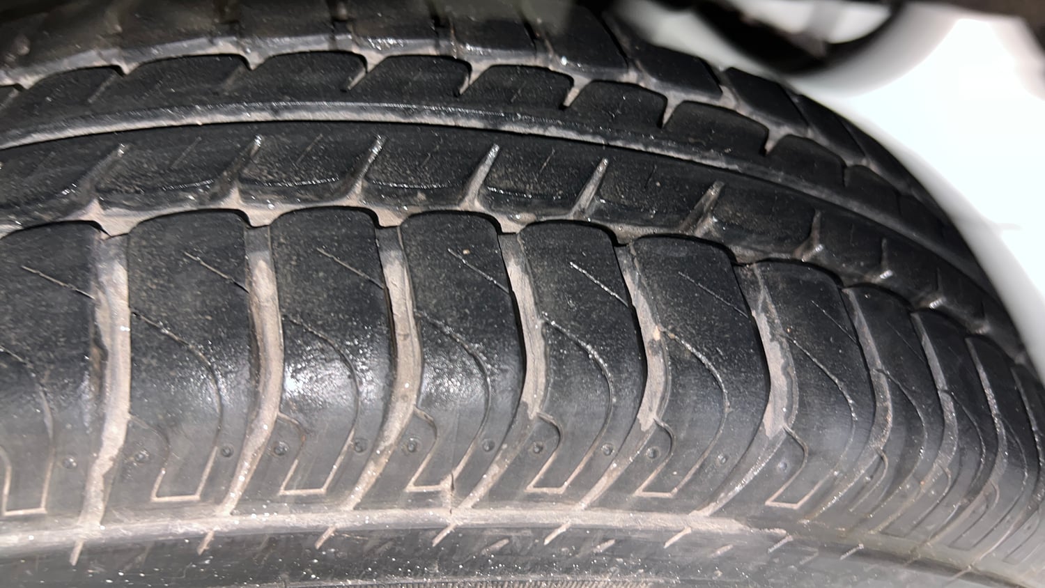 Used 2015 Datsun GO T Petrol Manual tyres LEFT REAR TYRE TREAD VIEW