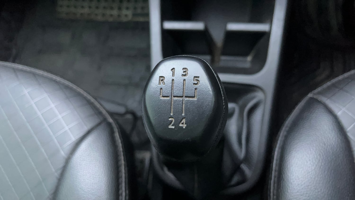 Used 2021 Renault Kwid RXL Petrol Manual interior GEAR  KNOB VIEW