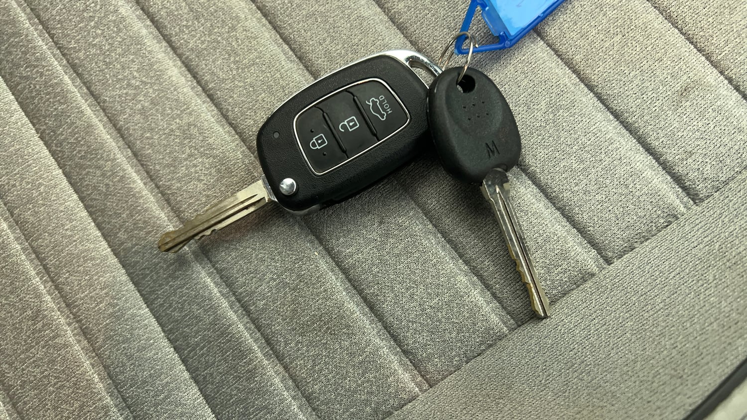 Used 2026 Hyundai Grand i10 Nios Sportz 1.2 Hy-CNG Duo Cng Manual extra CAR KEY VIEW