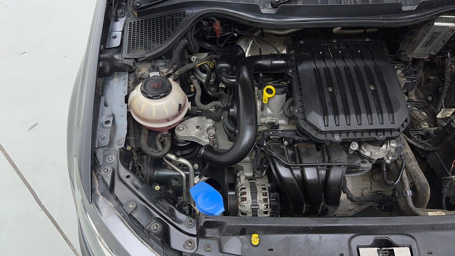 Used 2021 Volkswagen Polo Comfortline 1.0L MPI Petrol Manual engine ENGINE RIGHT SIDE VIEW