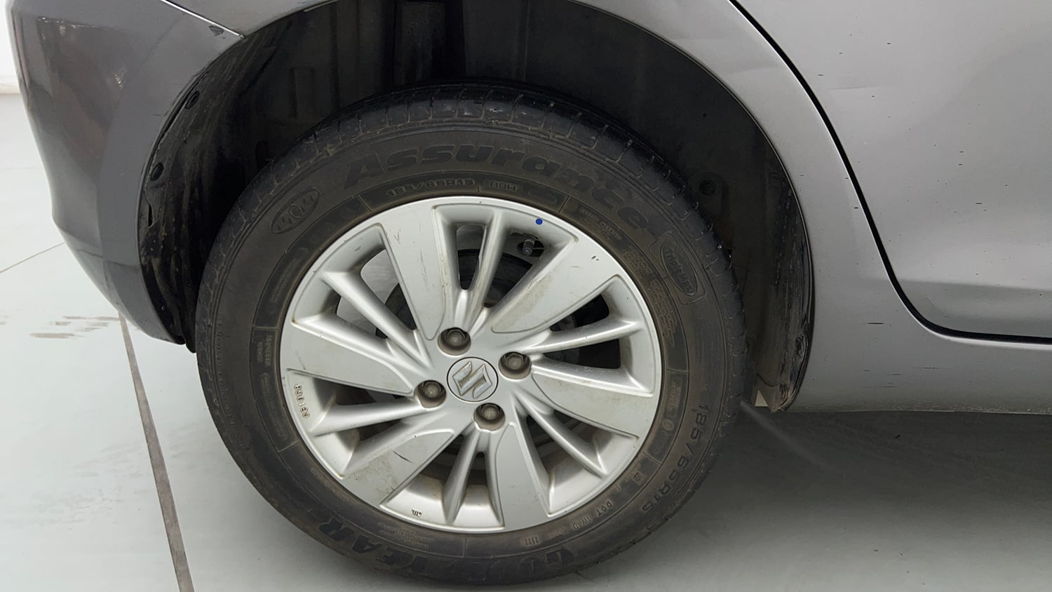 Used 2016 Maruti Suzuki Swift ZXi Petrol Manual tyres RIGHT REAR TYRE RIM VIEW