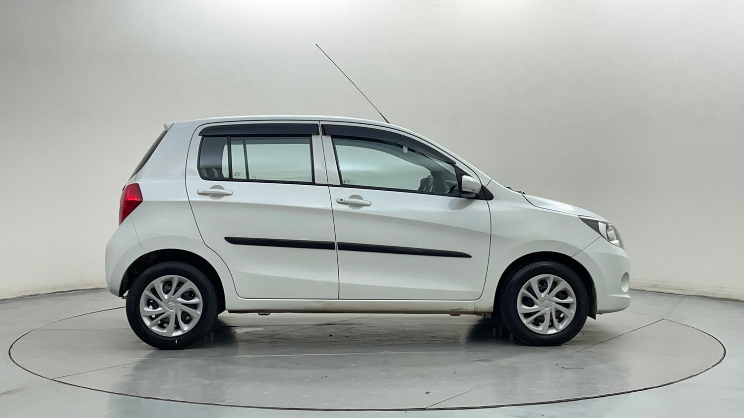 Used 2016 Maruti Suzuki Celerio ZXi AMT Petrol Automatic exterior RIGHT SIDE VIEW