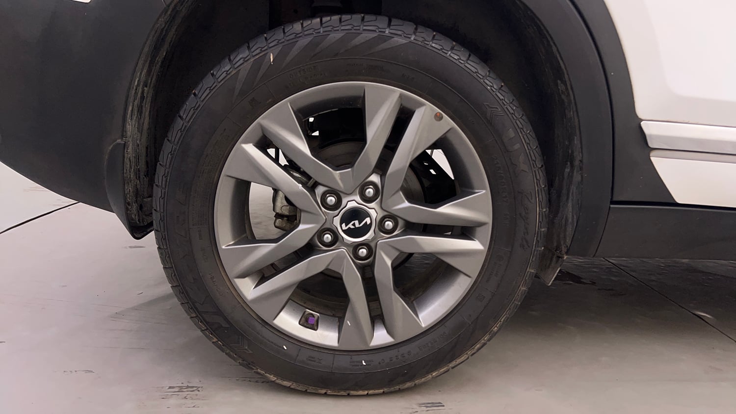 Used 2022 Kia Seltos HTX Plus 1.5 Diesel Diesel Manual tyres RIGHT REAR TYRE RIM VIEW