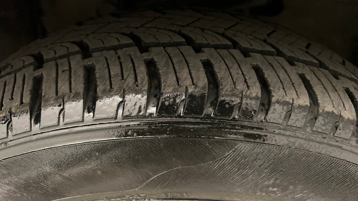 Used 2017 Tata Hexa XTA 4x2 7 STR Diesel Automatic tyres RIGHT FRONT TYRE TREAD VIEW