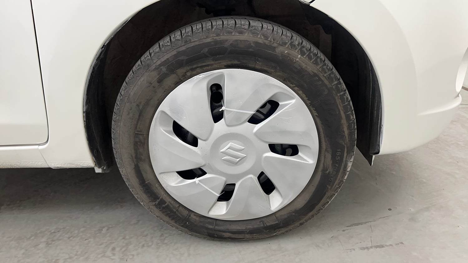 Used 2014 Maruti Suzuki Celerio VXi Petrol Manual tyres RIGHT FRONT TYRE RIM VIEW