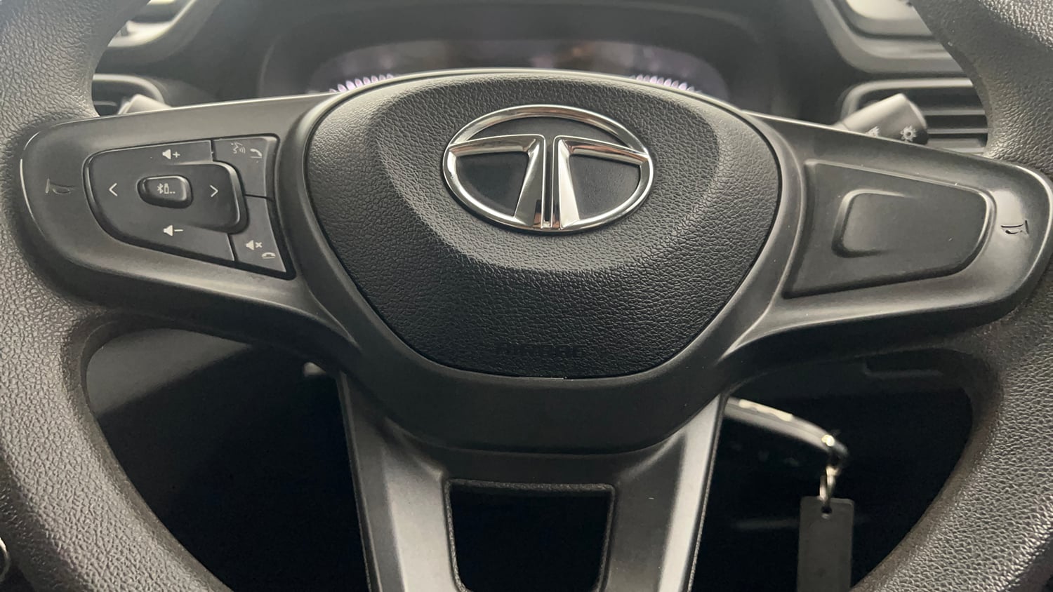 Used 2023 Tata Punch Camo Adventure Rhythm MT Petrol Manual top_features Steering mounted controls