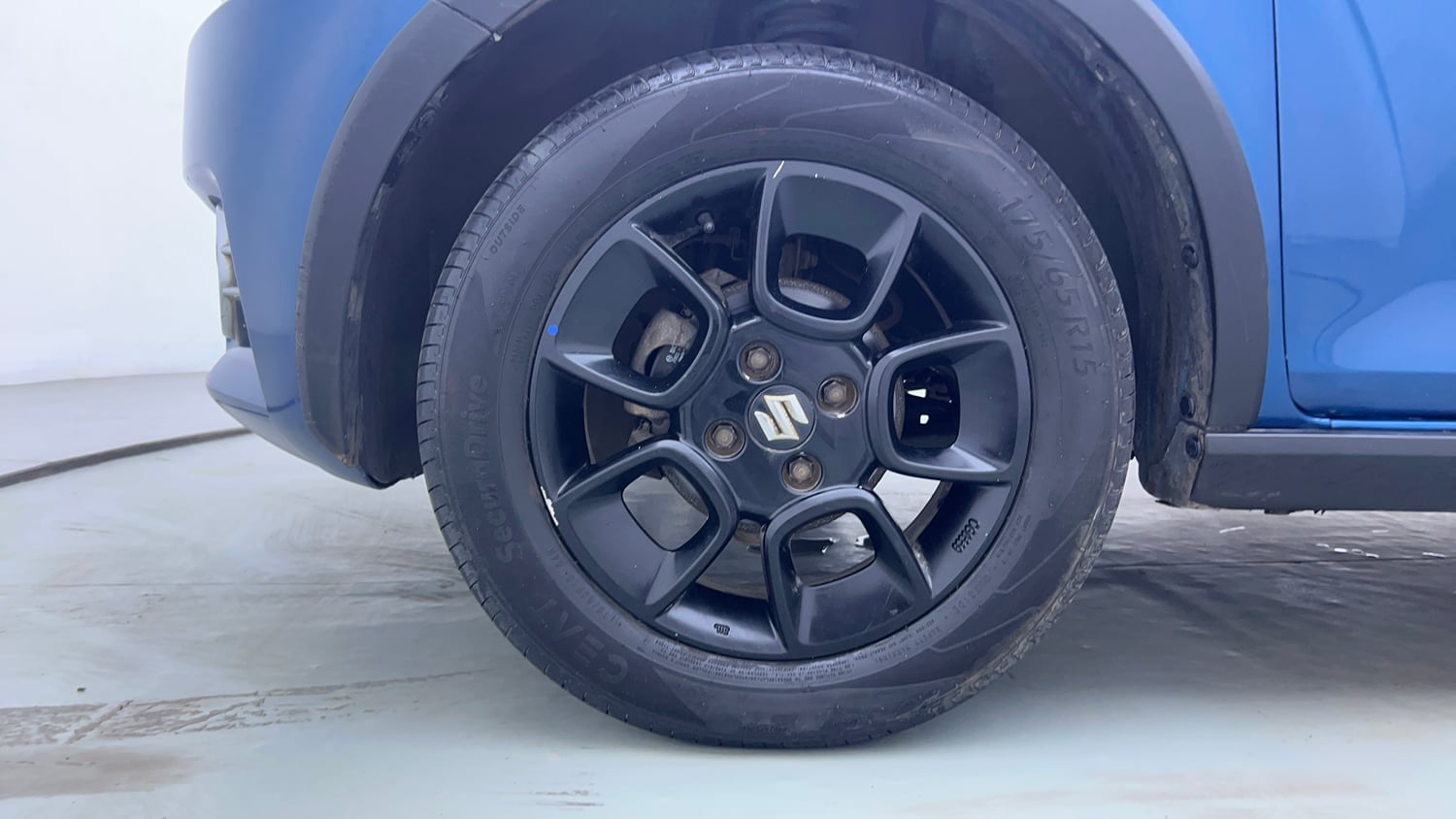 Used 2019 Maruti Suzuki Ignis Zeta 1.2 AMT Petrol Automatic tyres LEFT FRONT TYRE RIM VIEW