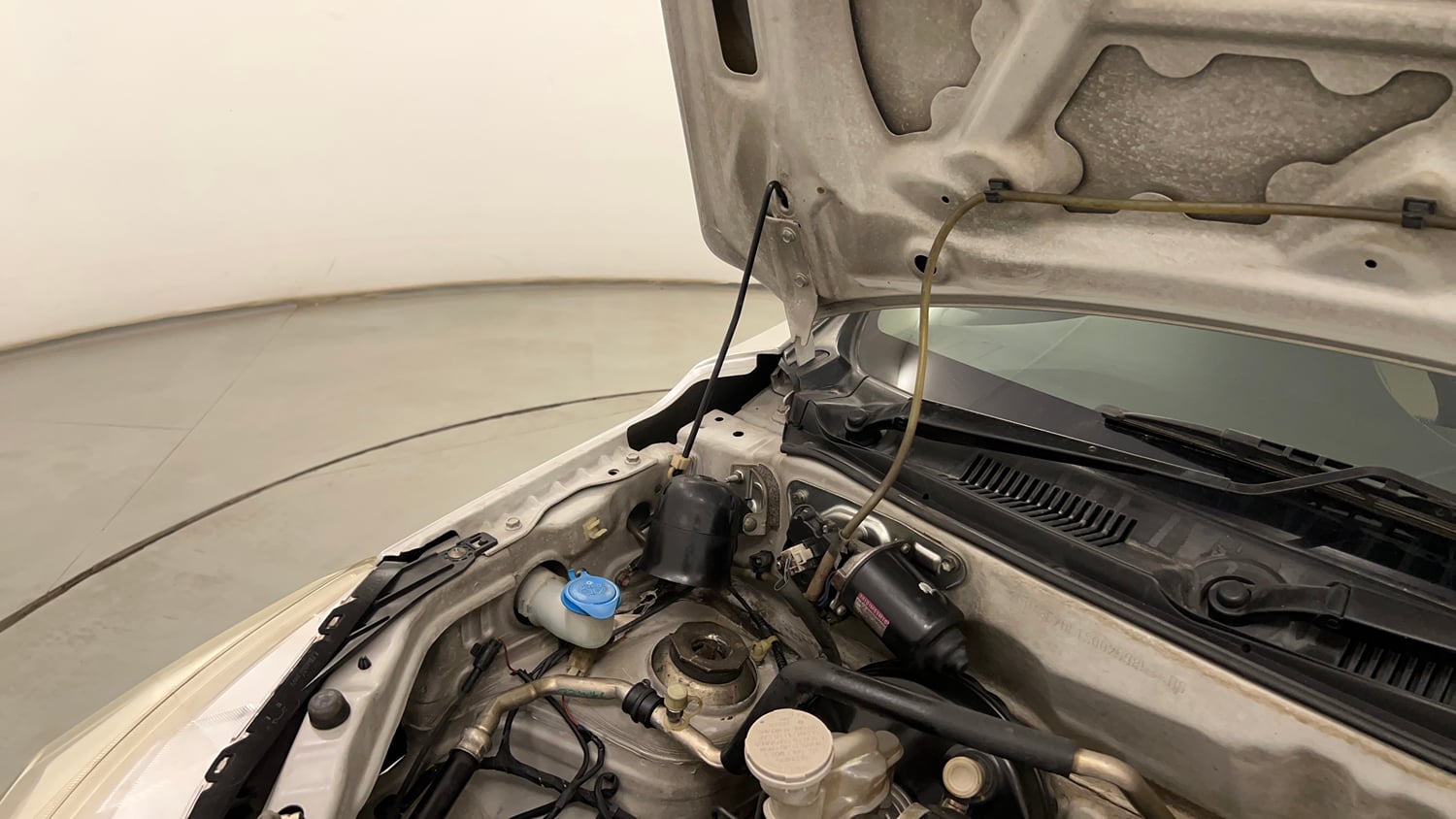 Used 2016 Maruti Suzuki Alto K10 VXi Petrol Manual engine ENGINE RIGHT SIDE HINGE & APRON VIEW