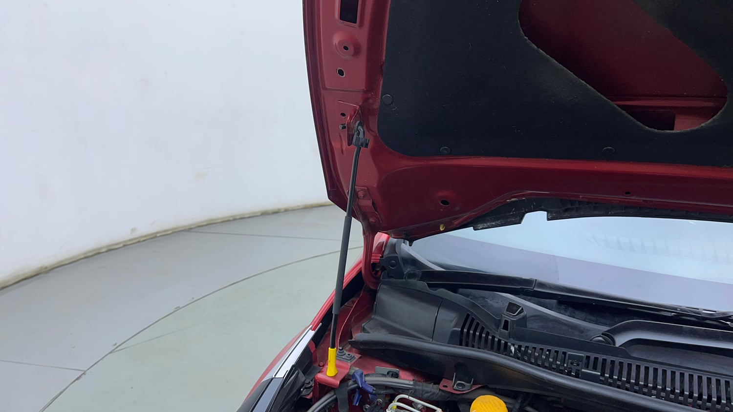 Used 2024 Tata Altroz XZ Plus i-Turbo (S) Petrol Manual engine ENGINE RIGHT SIDE HINGE & APRON VIEW