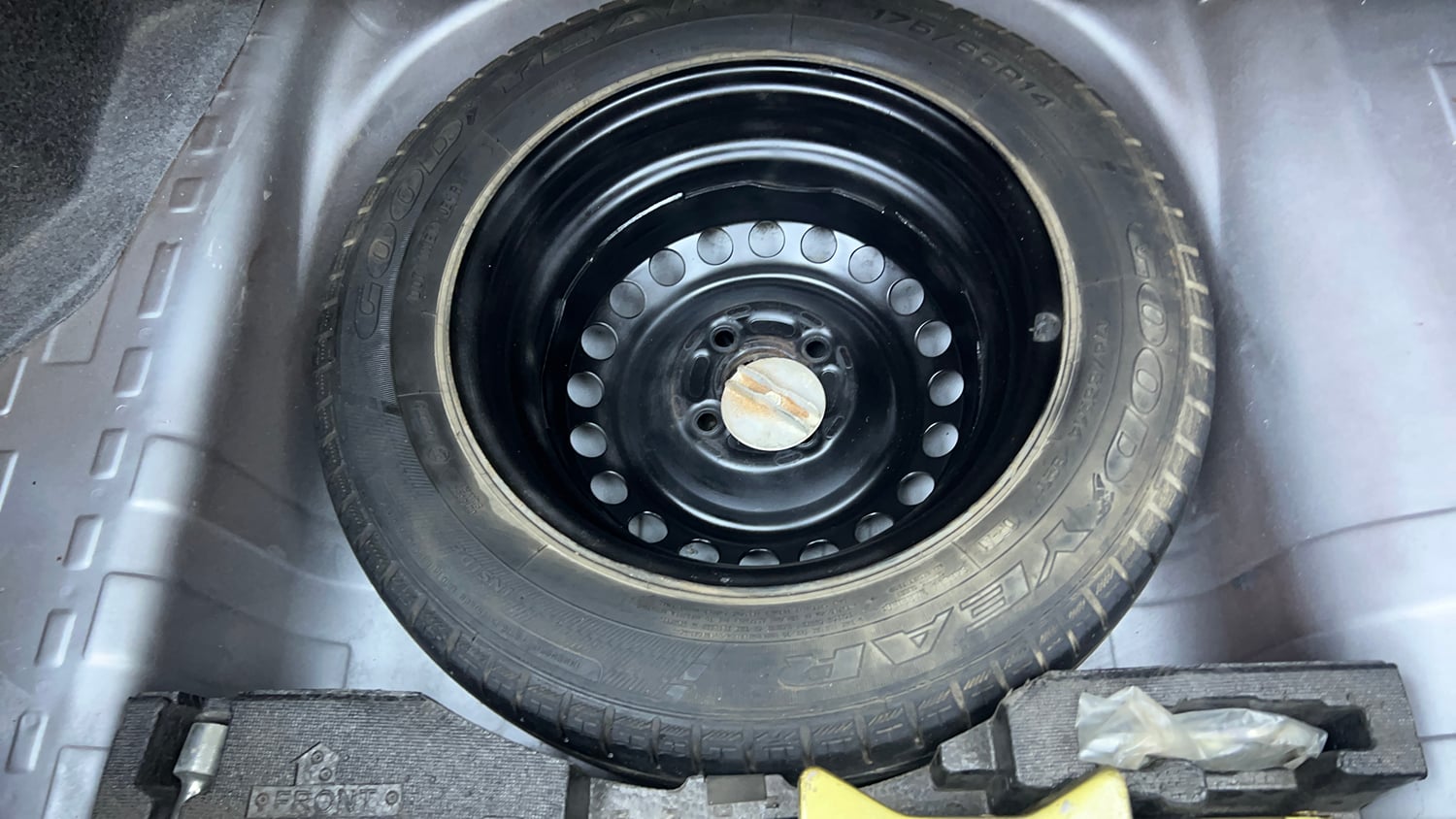 Used 2015 Honda Amaze 1.2 S i-VTEC Petrol Manual tyres SPARE TYRE VIEW