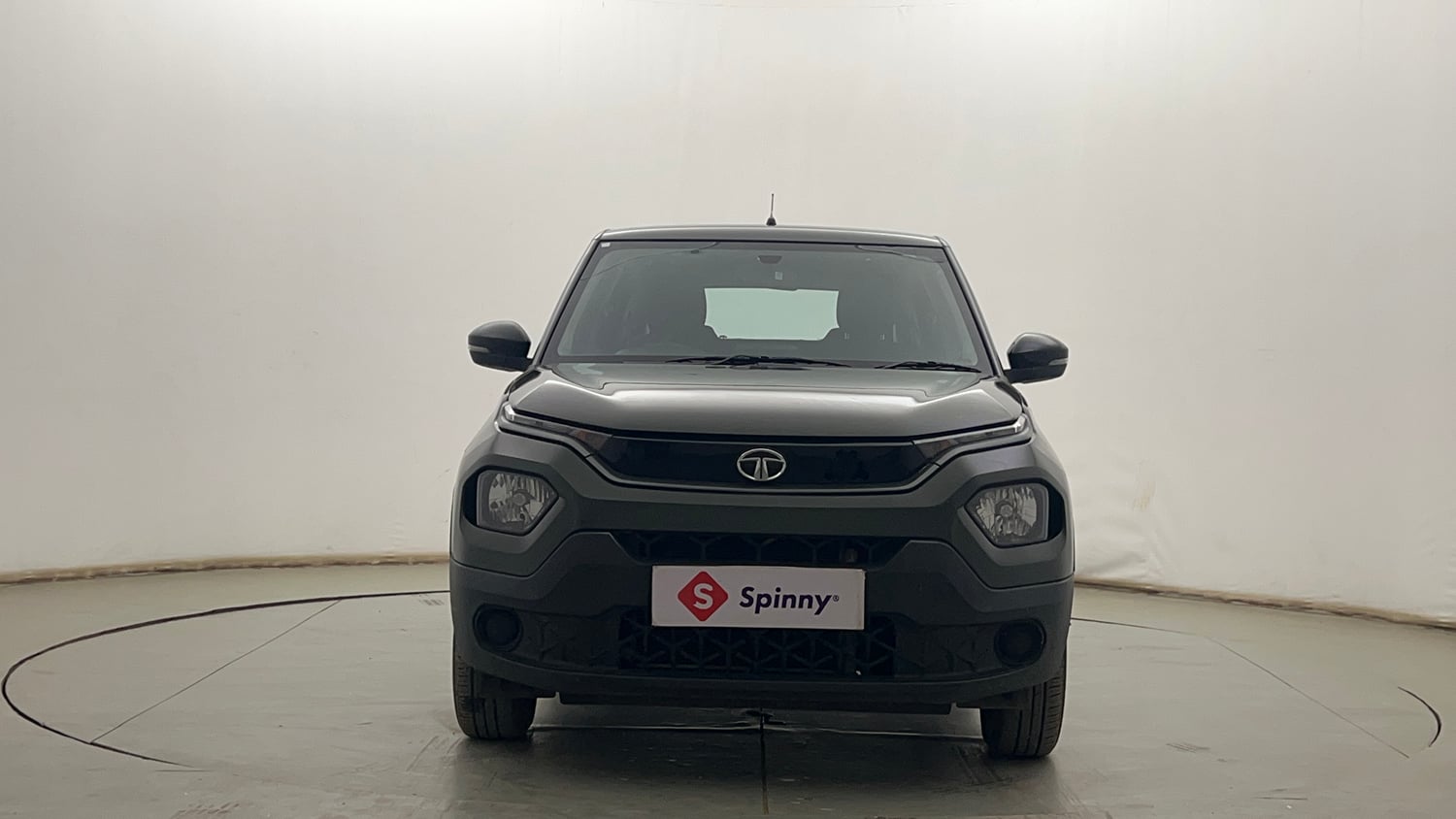 Used 2023 Tata Punch Camo Adventure Rhythm MT Petrol Manual exterior FRONT VIEW