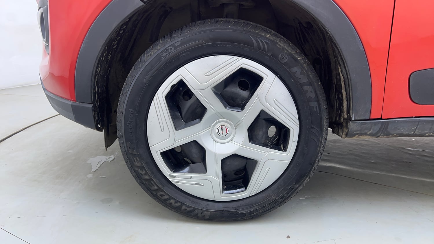 Used 2022 Tata Nexon XM Petrol Manual tyres LEFT FRONT TYRE RIM VIEW
