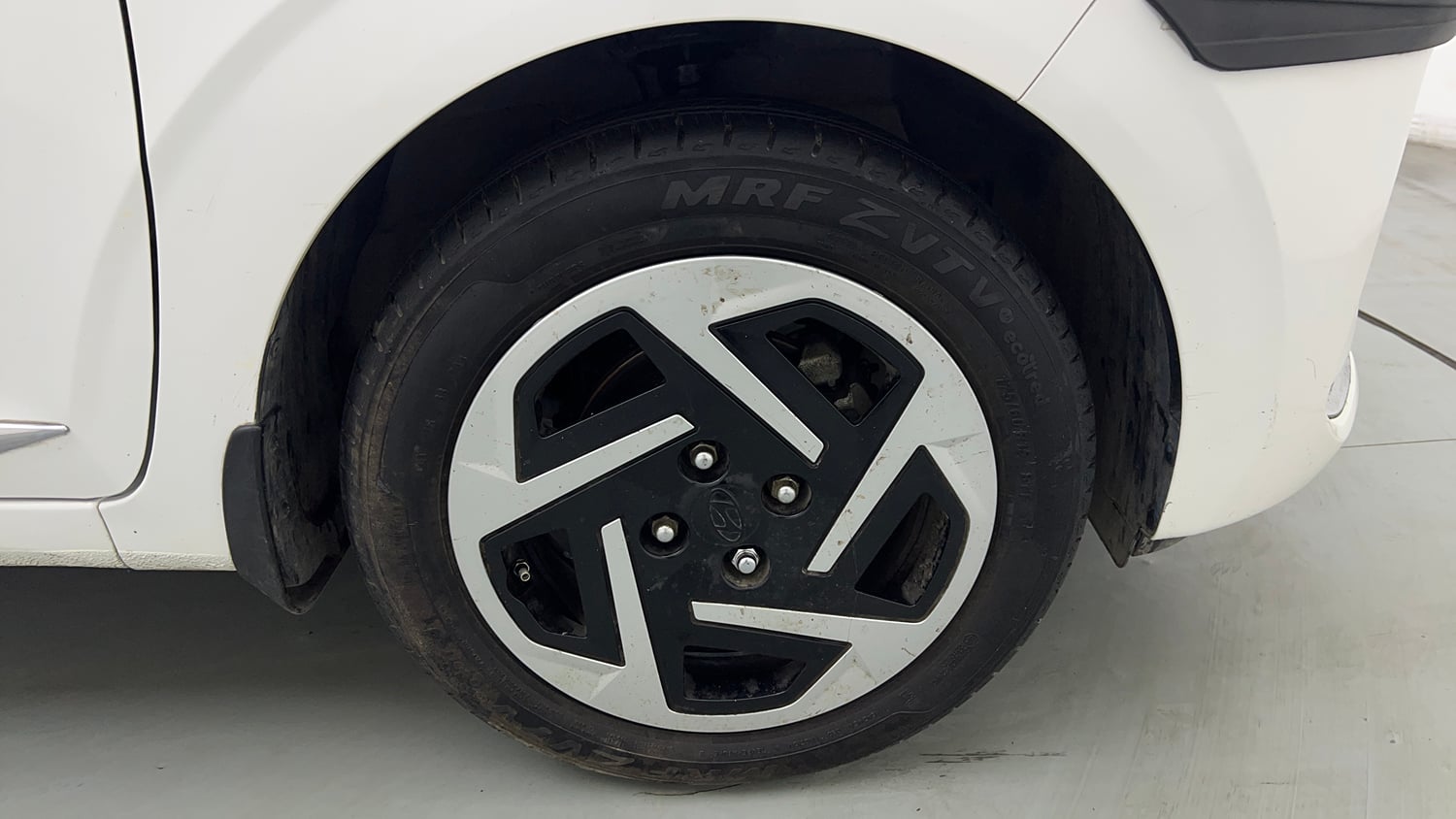 Used 2024 Hyundai Grand i10 Nios Sportz 1.2 Kappa VTVT Petrol Manual tyres RIGHT FRONT TYRE RIM VIEW