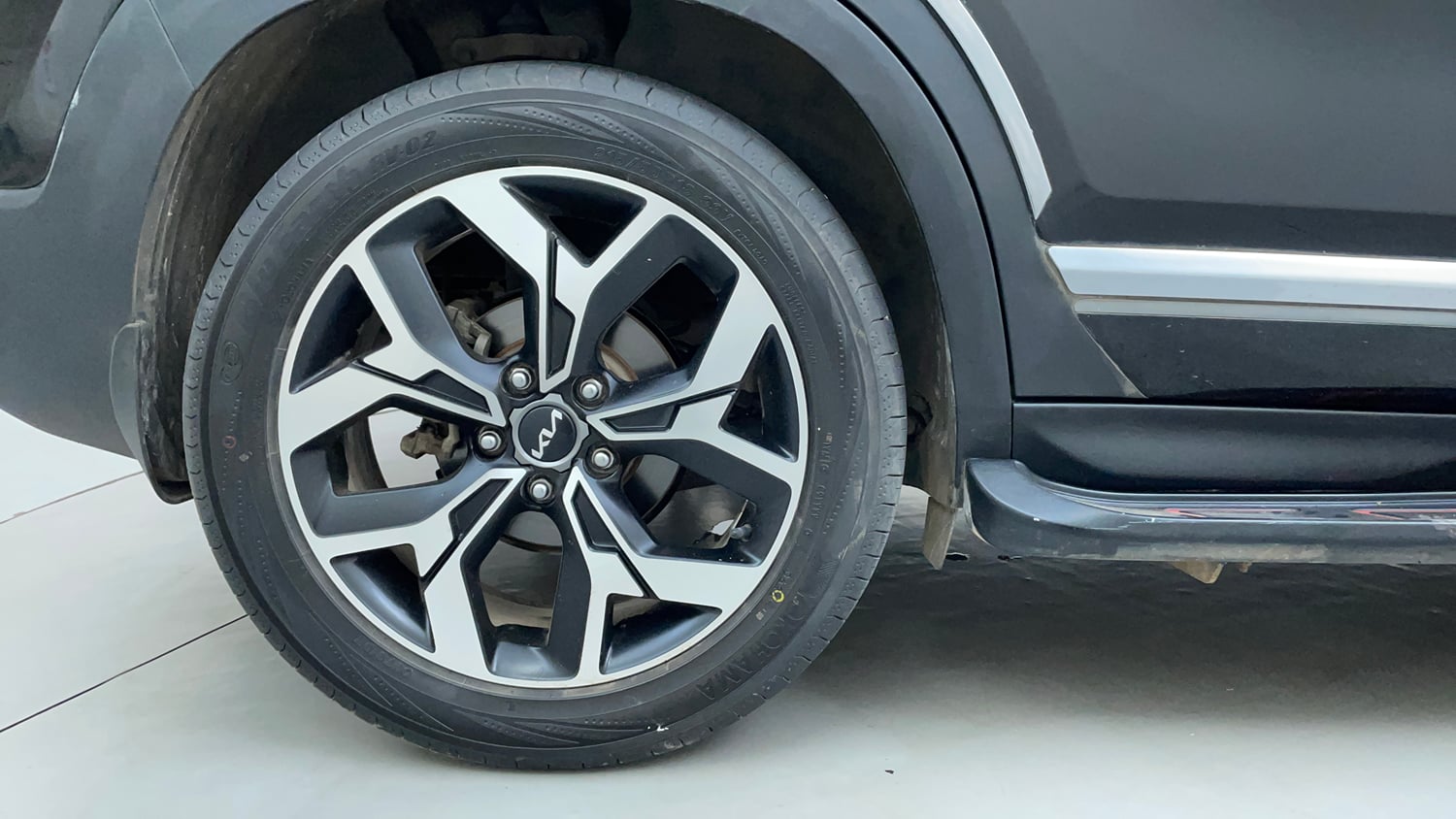 Used 2023 Kia Seltos GTX Plus 1.5 Turbo Petrol DCT Petrol Automatic tyres RIGHT REAR TYRE RIM VIEW