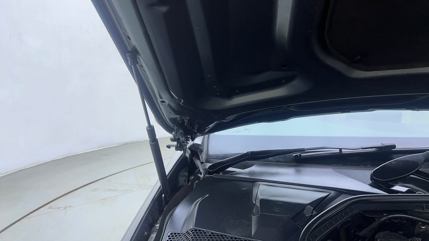 Used 2017 Mercedes-Benz C-Class C 200 Avantgarde Petrol Automatic engine ENGINE RIGHT SIDE HINGE & APRON VIEW