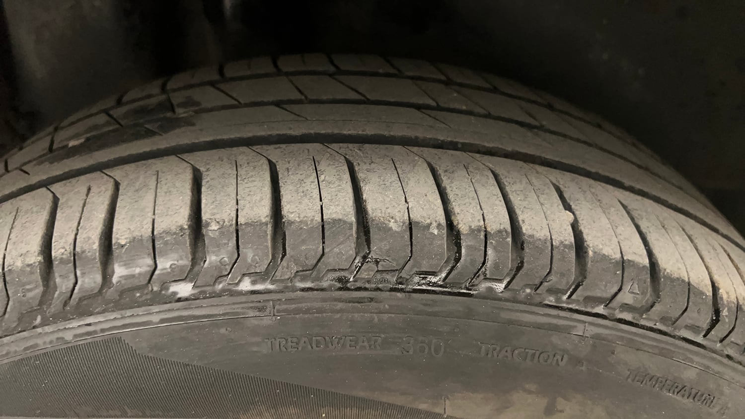 Used 2014 Volkswagen Polo Comfortline 1.2L (P) Petrol Manual tyres RIGHT REAR TYRE TREAD VIEW