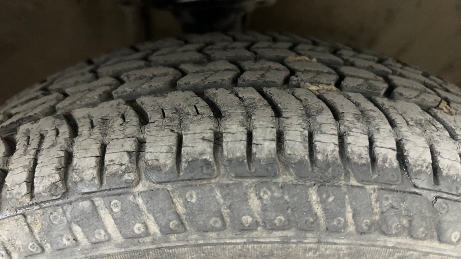 Used 2017 maruti-suzuki Alto K10 VXi (O) AMT Petrol Automatic tyres RIGHT FRONT TYRE TREAD VIEW