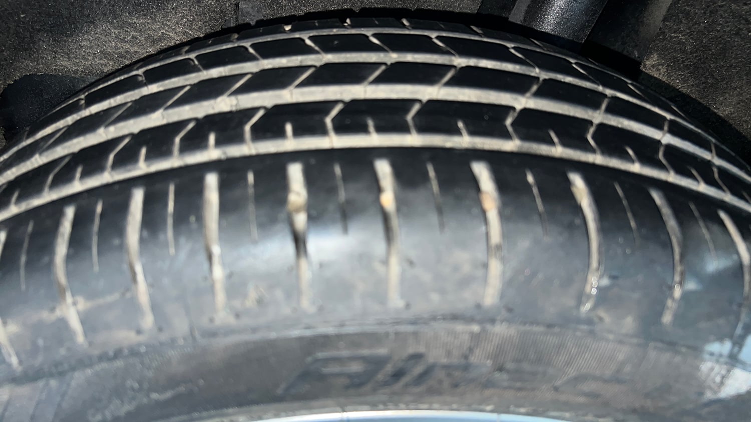 Used 2017 Maruti Suzuki Baleno Alpha 1.2 Petrol Manual tyres LEFT REAR TYRE TREAD VIEW