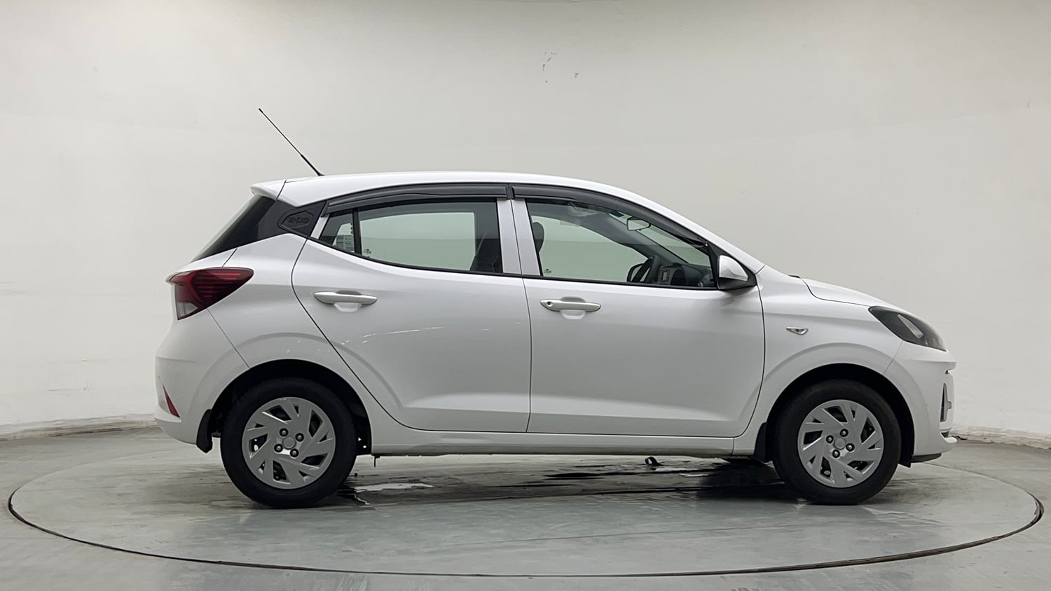 Used 2025 Hyundai Grand i10 Nios Magna 1.2 Kappa Petrol Manual exterior RIGHT SIDE VIEW