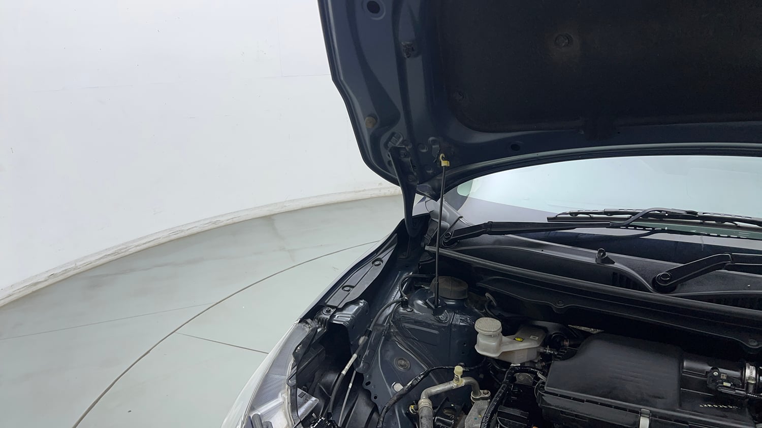 Used 2022 Maruti Suzuki Baleno Delta MT Petrol Manual engine ENGINE RIGHT SIDE HINGE & APRON VIEW