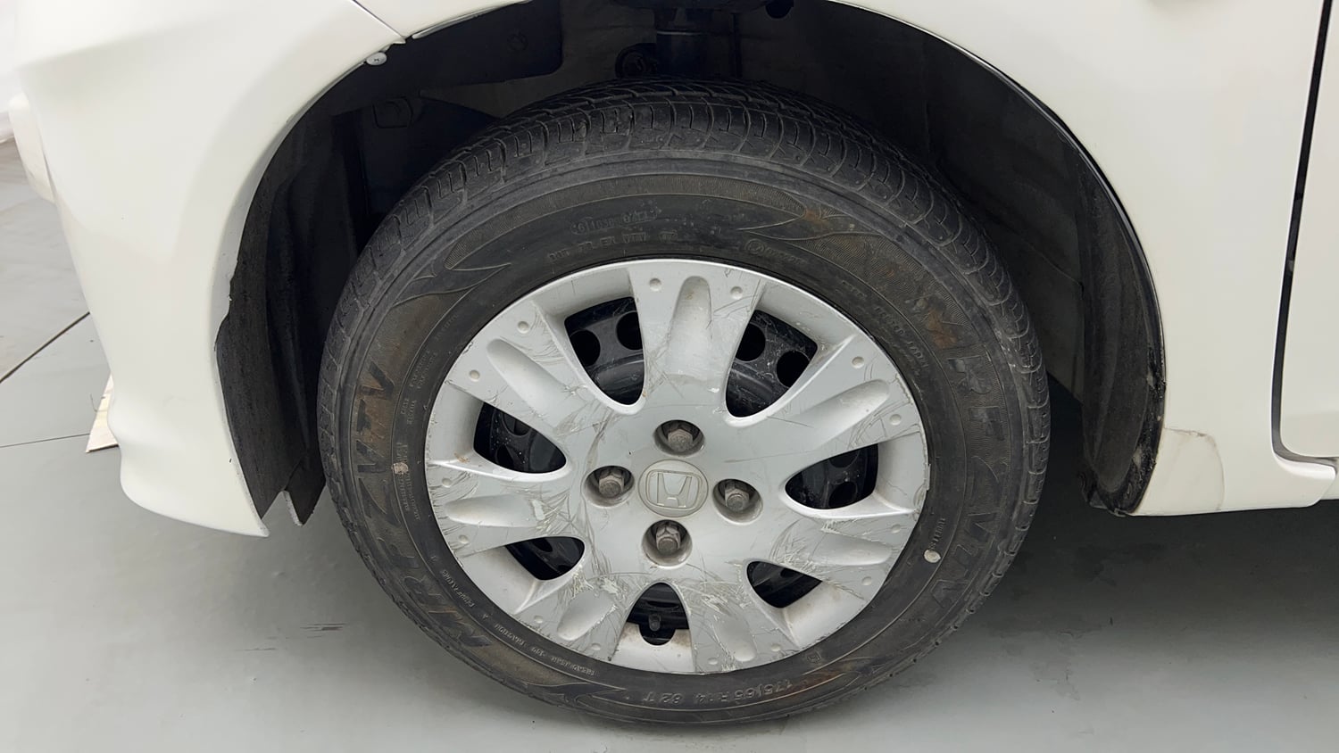 Used 2014 Honda Amaze 1.2 S i-VTEC Petrol Manual tyres LEFT FRONT TYRE RIM VIEW