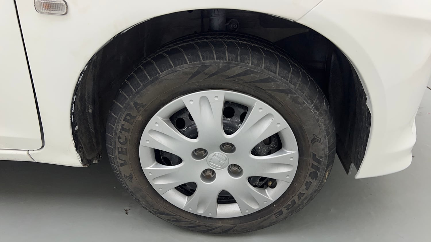 Used 2014 Honda Amaze 1.2 S i-VTEC Petrol Manual tyres RIGHT FRONT TYRE RIM VIEW