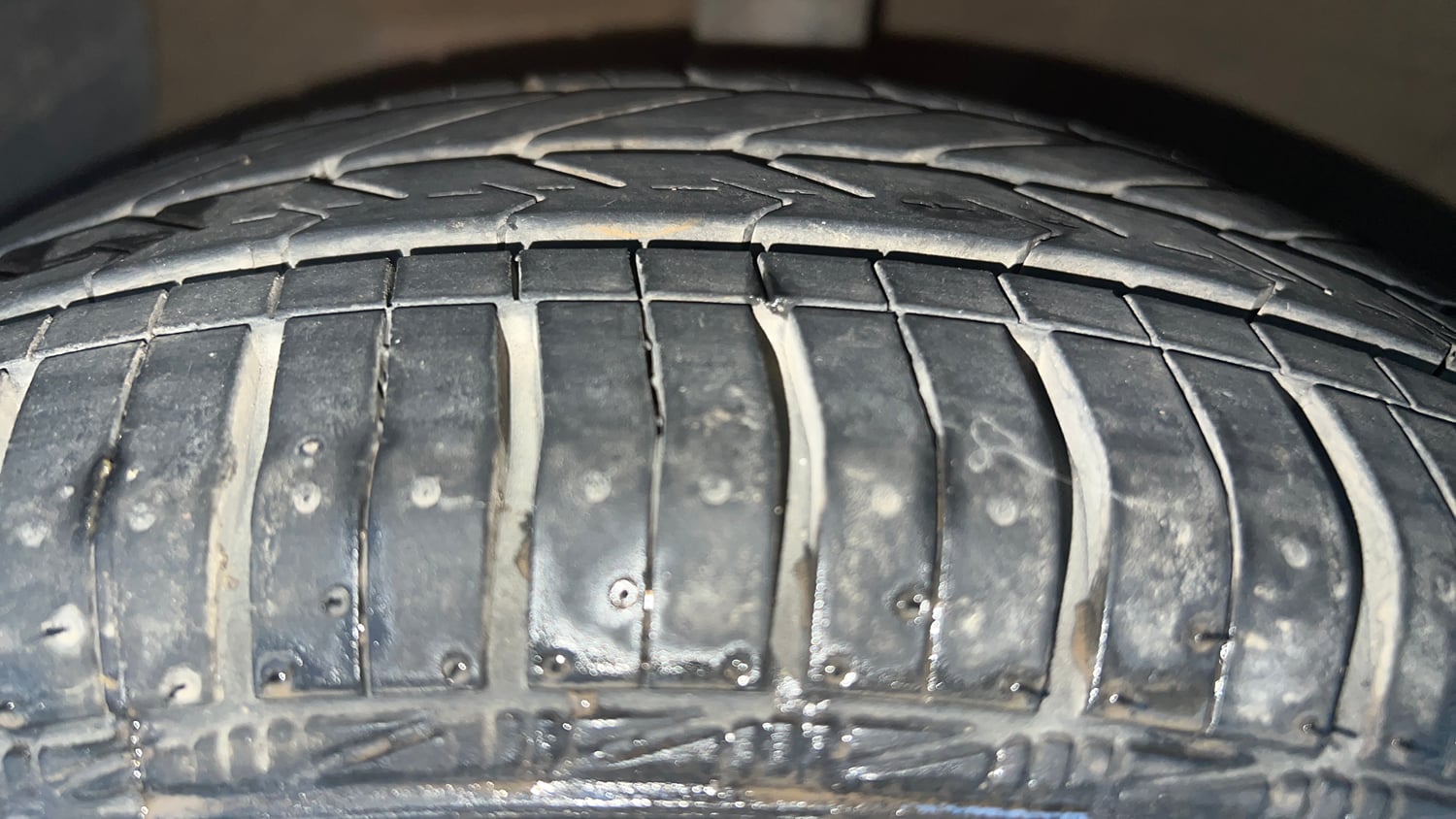 Used 2016 Hyundai Grand i10 Magna AT 1.2 Kappa VTVT Petrol Automatic tyres LEFT FRONT TYRE TREAD VIEW