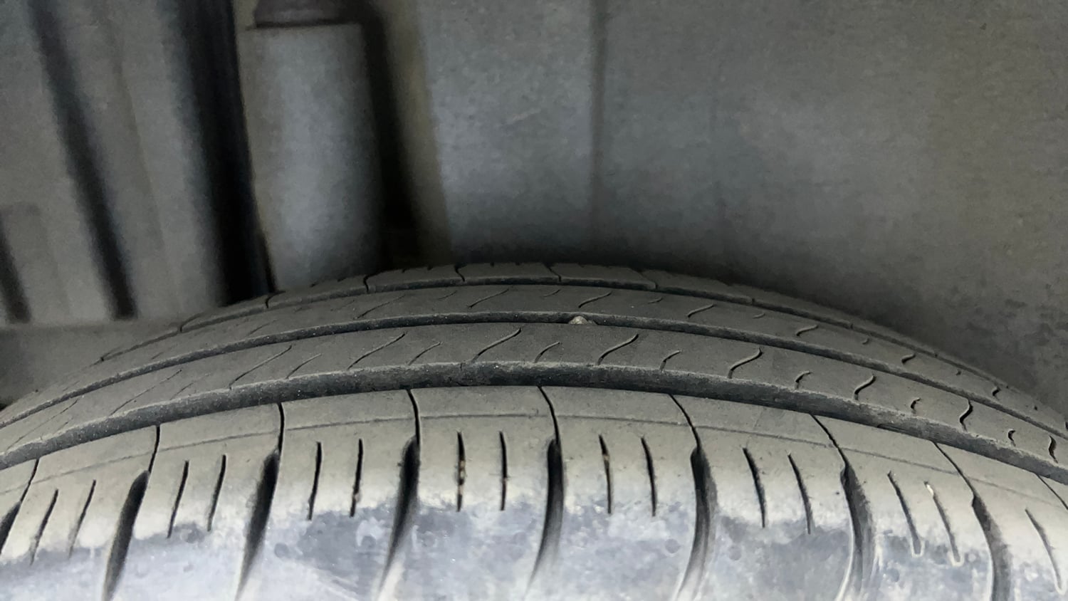 Used 2013 Maruti Suzuki Swift VXi Petrol Manual tyres RIGHT REAR TYRE TREAD VIEW