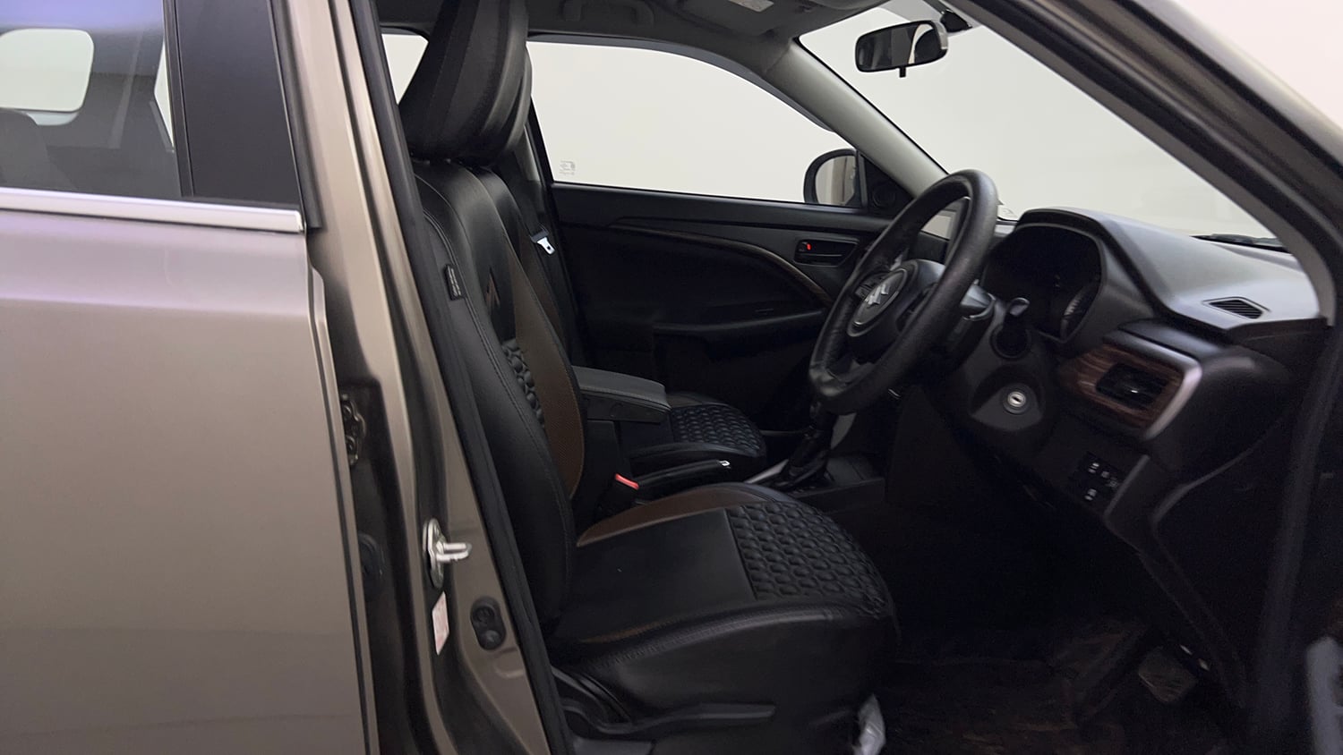 Used 2023 Maruti Suzuki Brezza Vxi AT Petrol Automatic interior RIGHT SIDE FRONT DOOR CABIN VIEW