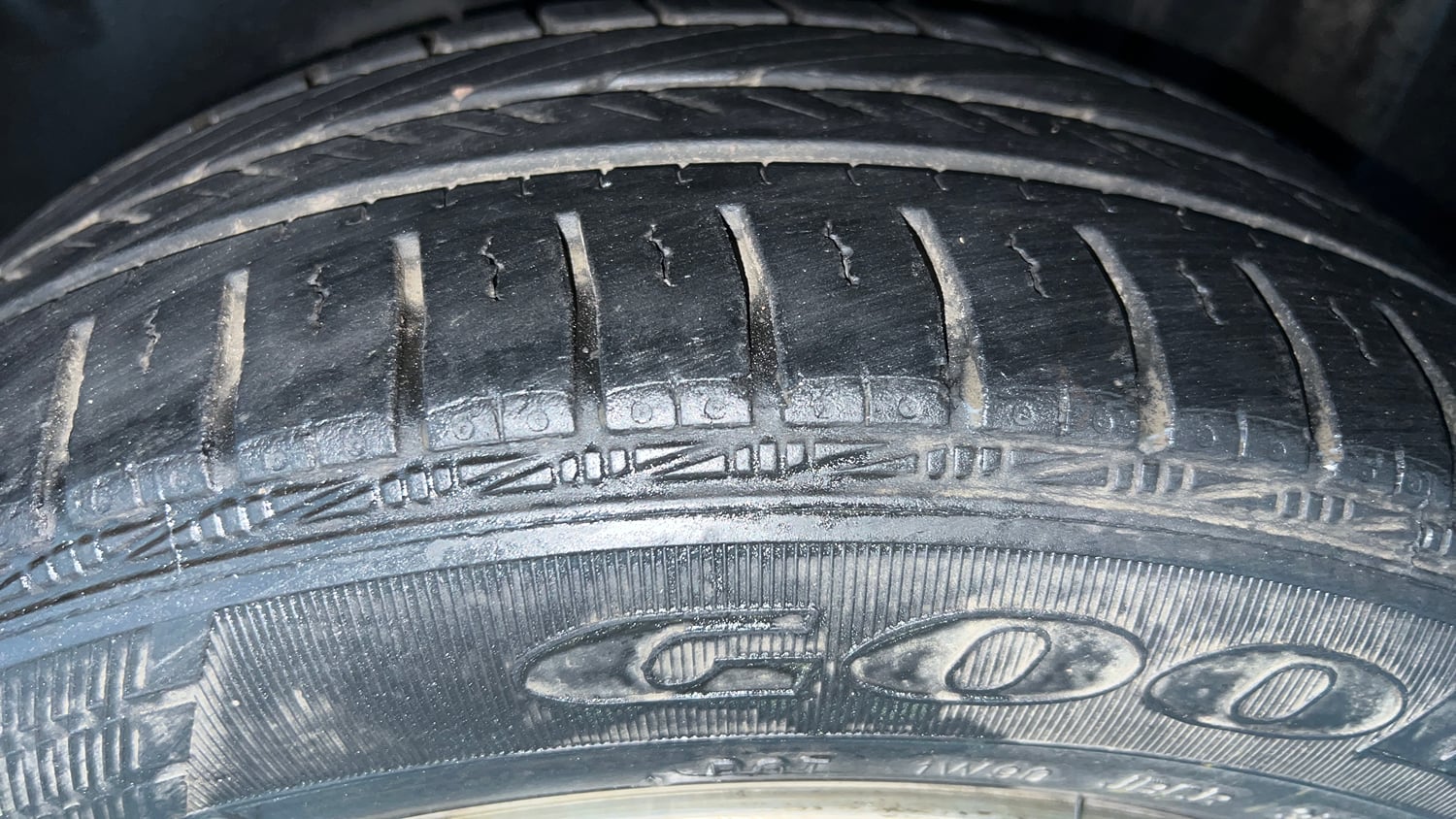 Used 2013 Volkswagen Vento Highline Petrol AT Petrol Automatic tyres LEFT REAR TYRE TREAD VIEW
