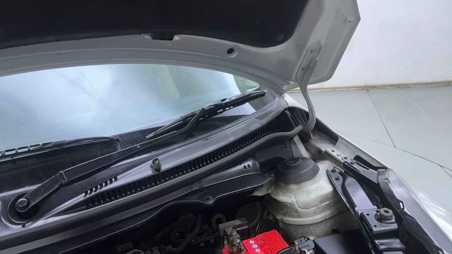 Used 2016 Maruti Suzuki Swift Dzire VXI Petrol Manual engine ENGINE LEFT SIDE HINGE & APRON VIEW